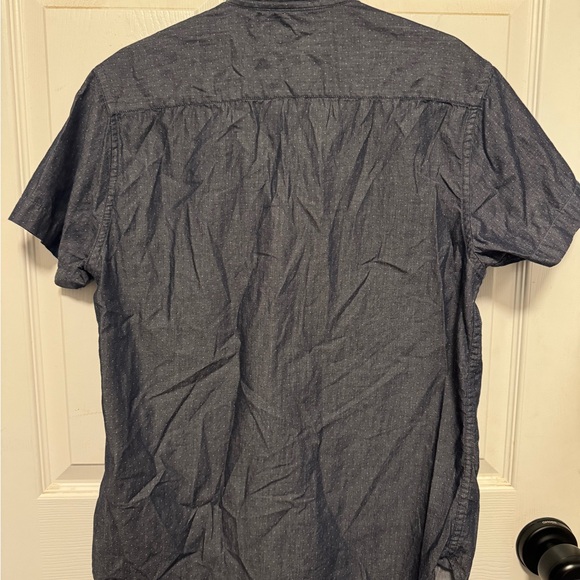 Button up shirts - Picture 4 of 10